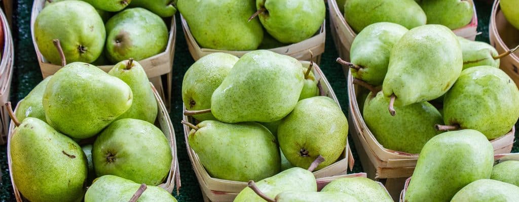 12 fruits and vegetables to buy organic 2 Poires Pears